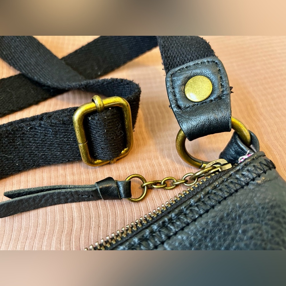 The Sak Black Leather Crossbody Purse - Picture 5 of 9
